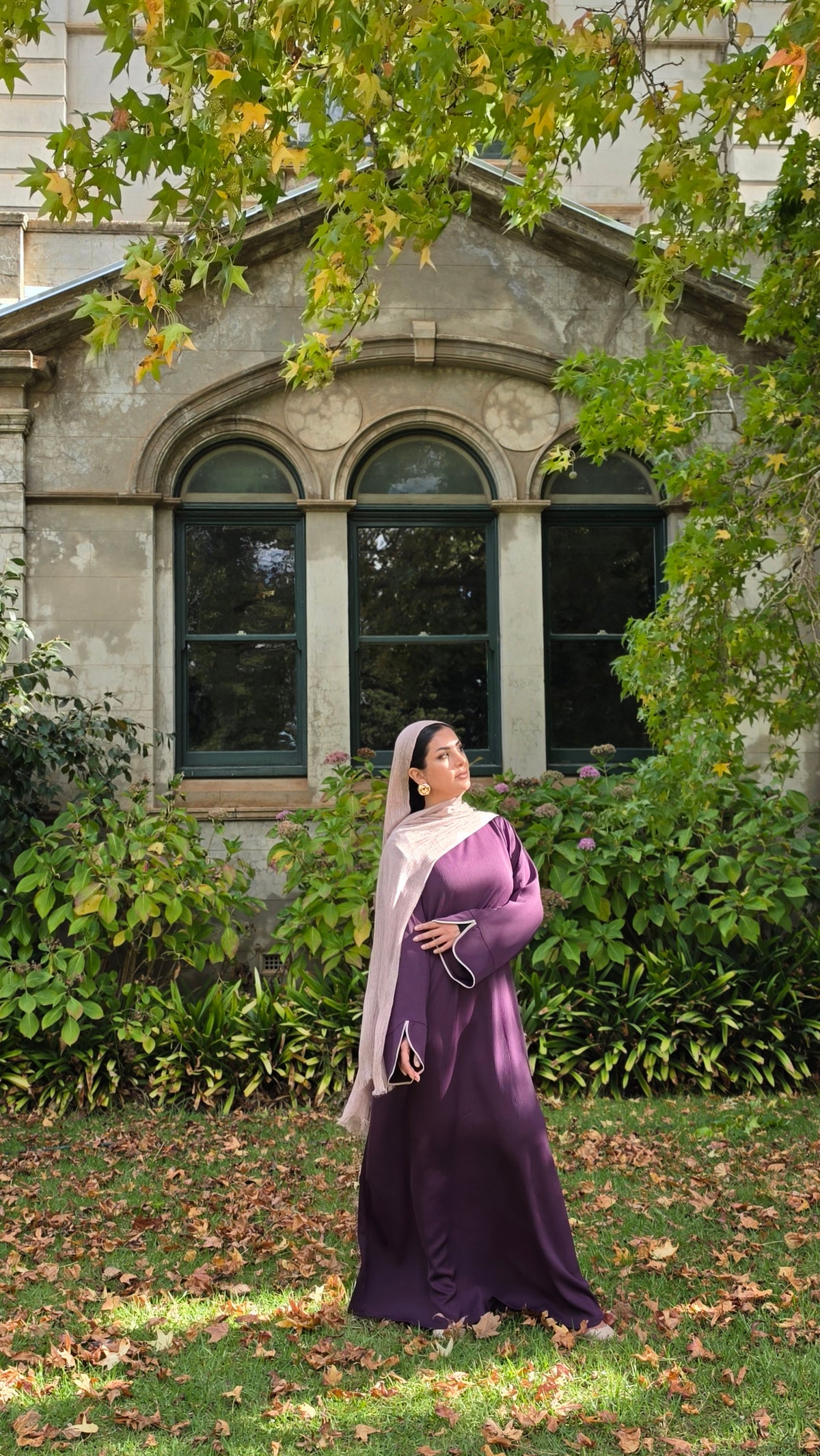 Deep Mauve Piped Closed Abaya